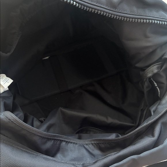 Black lululemon gym (or anything else) bag! Tons of pockets ! Men or women - Picture 4 of 9